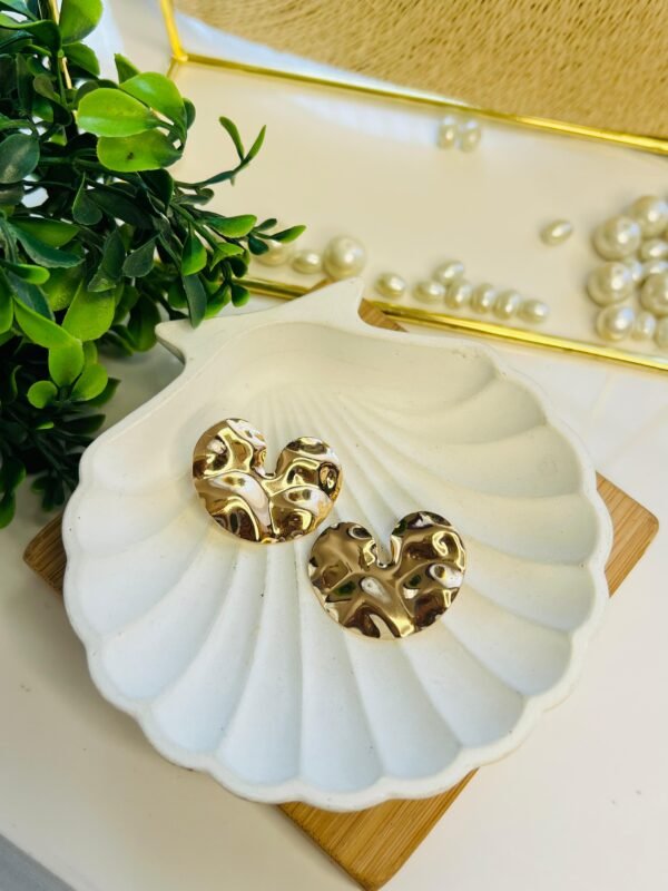 Bold Elegance - Image 2
