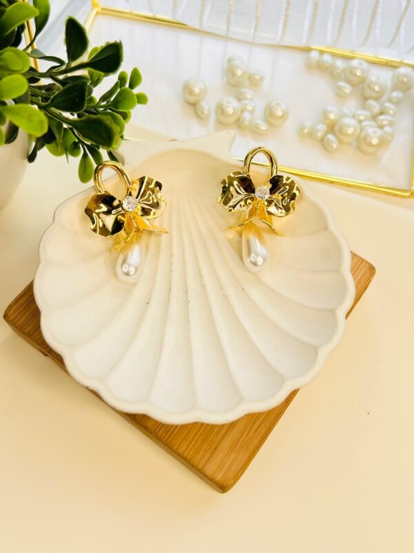 Regal Bow Pearl Drops