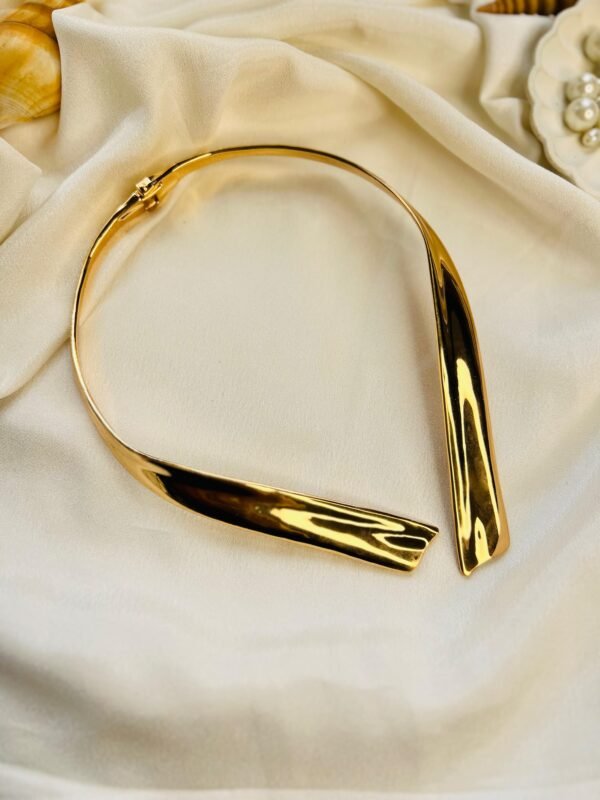 Gilded Wave Collar