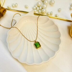 Emerald Aura Pendant Chain