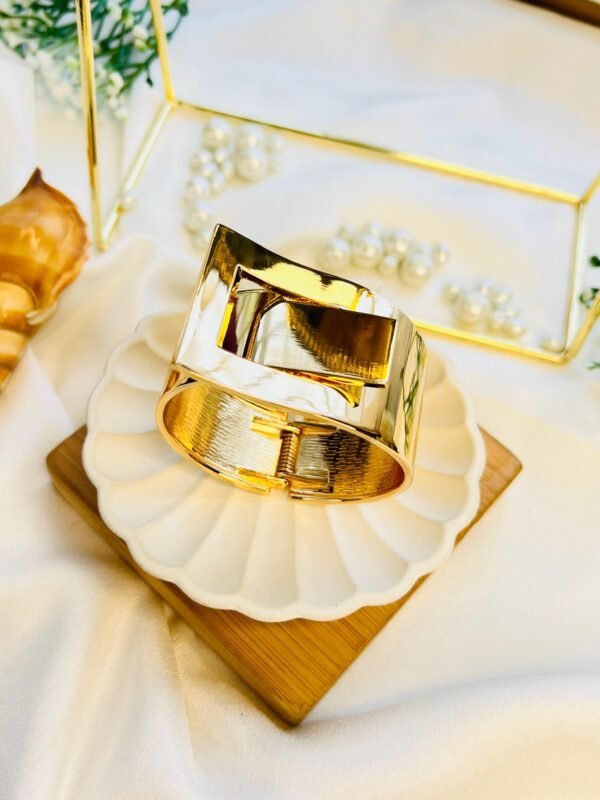 Power Loop Cuff