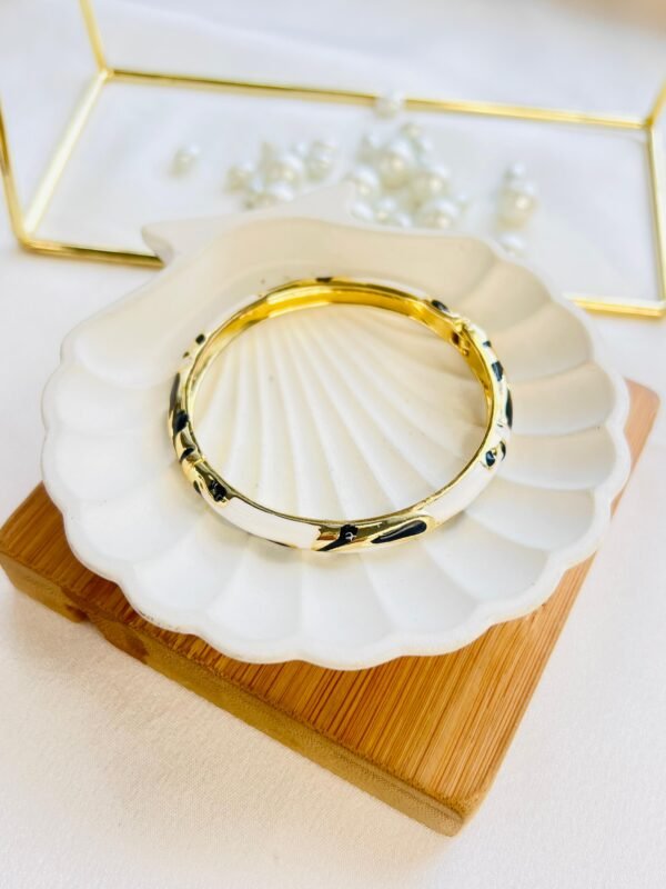 Verdant Glow Bracelet - Image 3