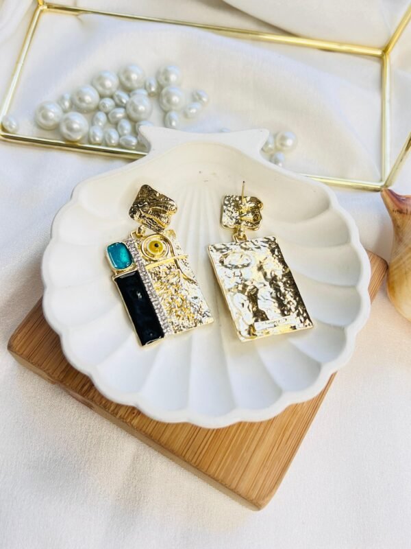 Eterna Cube Earrings - Image 3