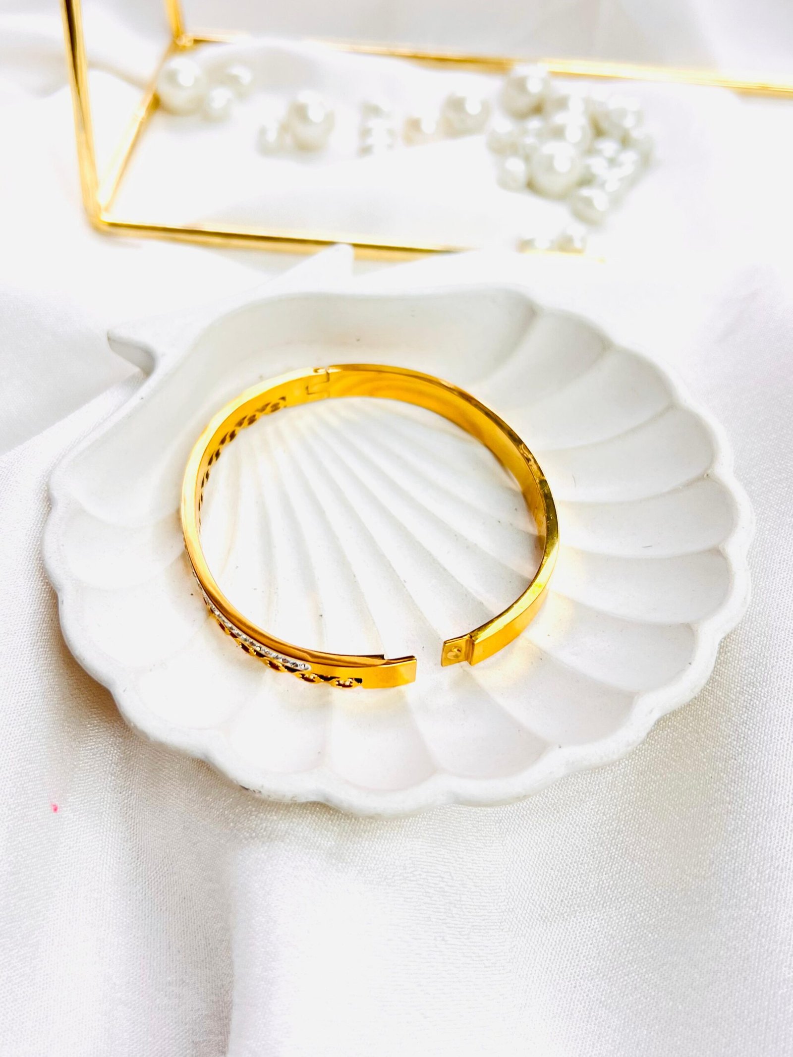 Zariya Gold Cuff - Image 3