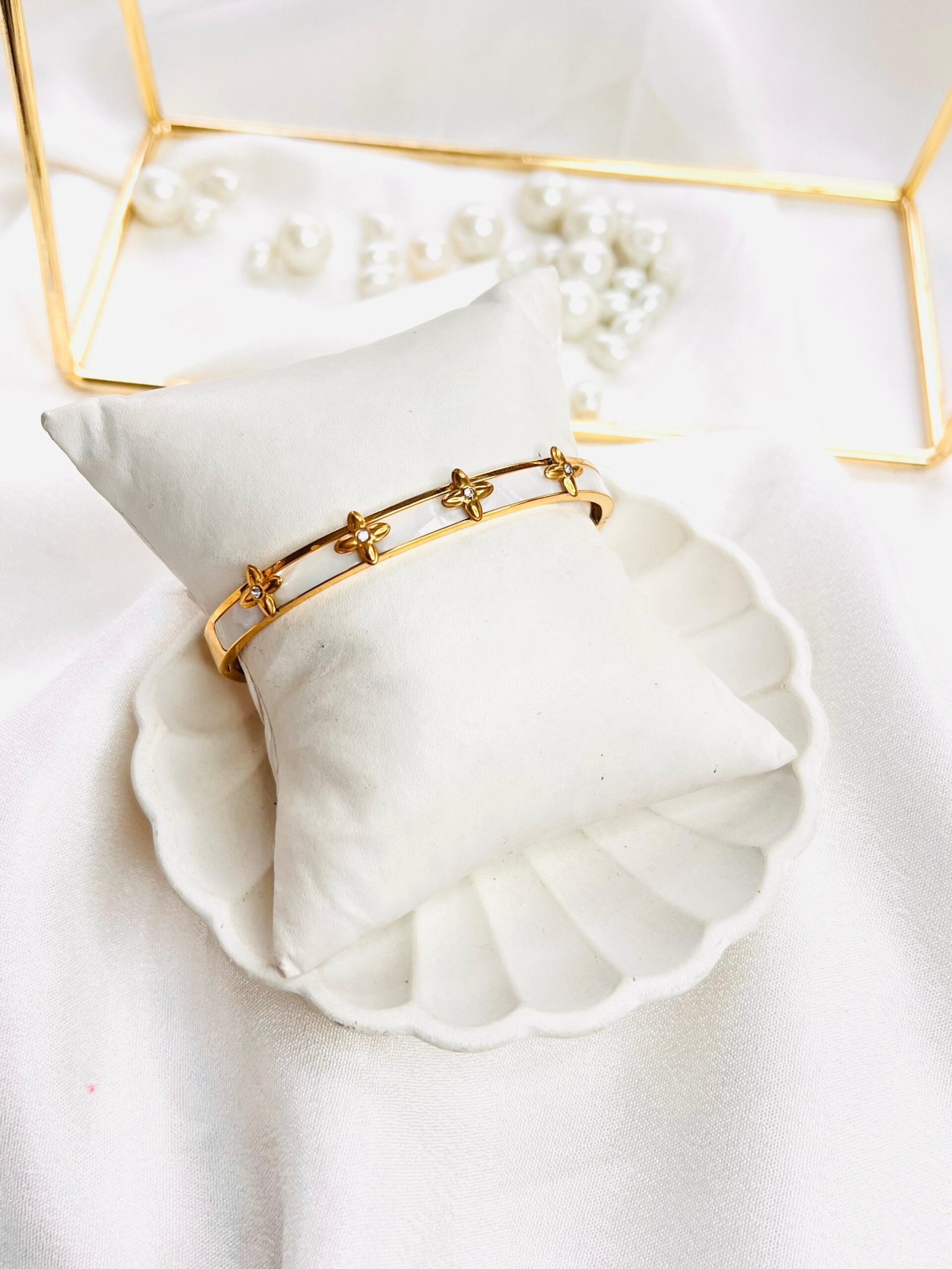 Aurelia Cuff