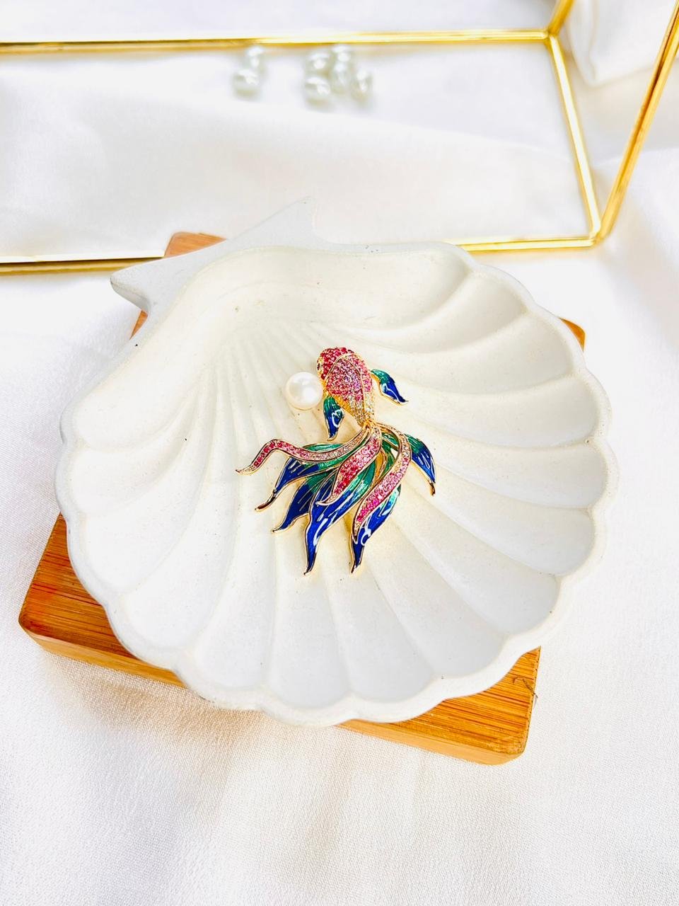 Emerald Reef Brooch - Image 2