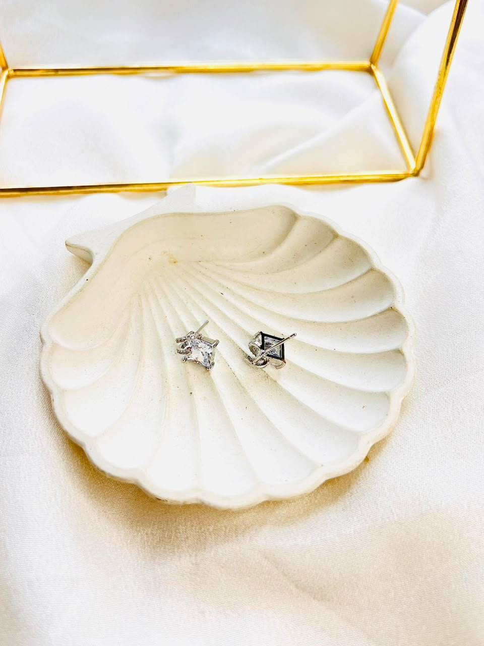 Pearl Mist Earrings - Image 3