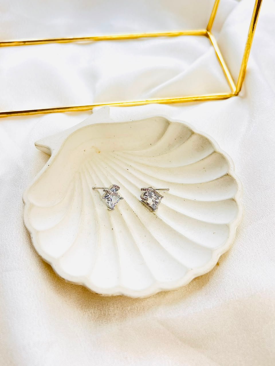 Pearl Mist Earrings - Image 2
