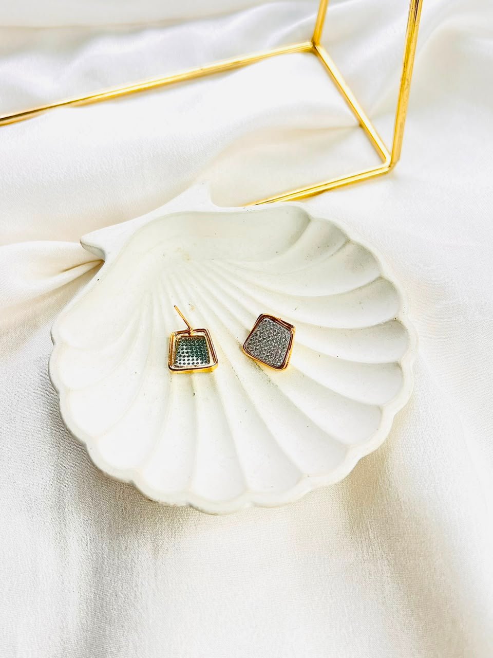 Elara Gold Drops - Image 2