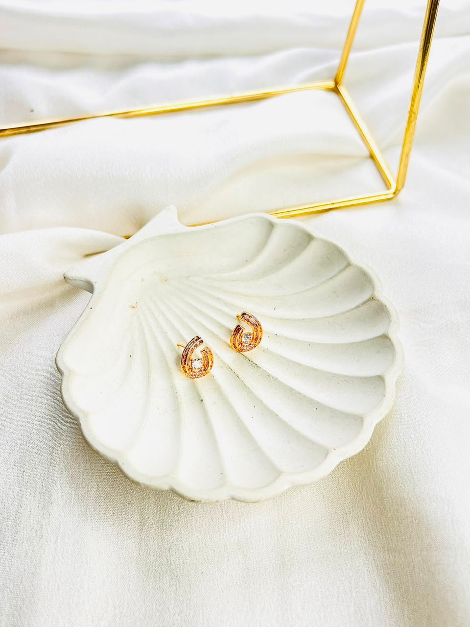 Vela Gold Earrings