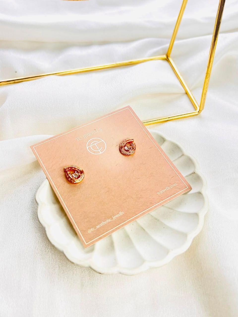 Vela Gold Earrings - Image 2