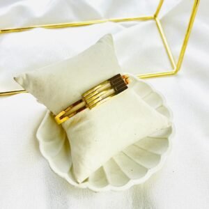 Elysia Cuff