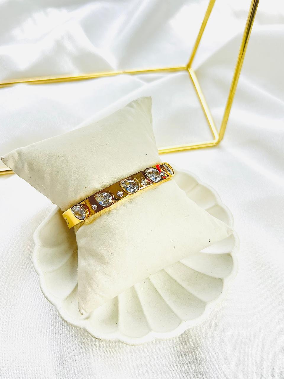 Nova Cuff