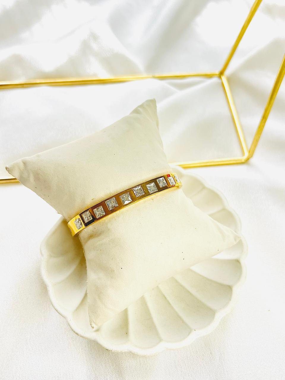 Luna Cuff