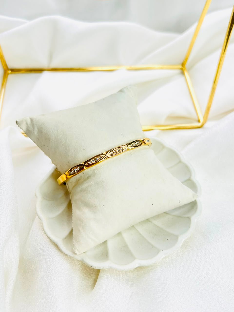 Ismera Cuff