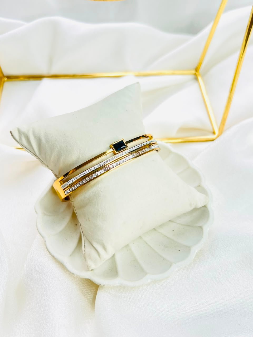 Elaris Cuff