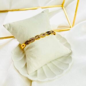 Zyra Cuff
