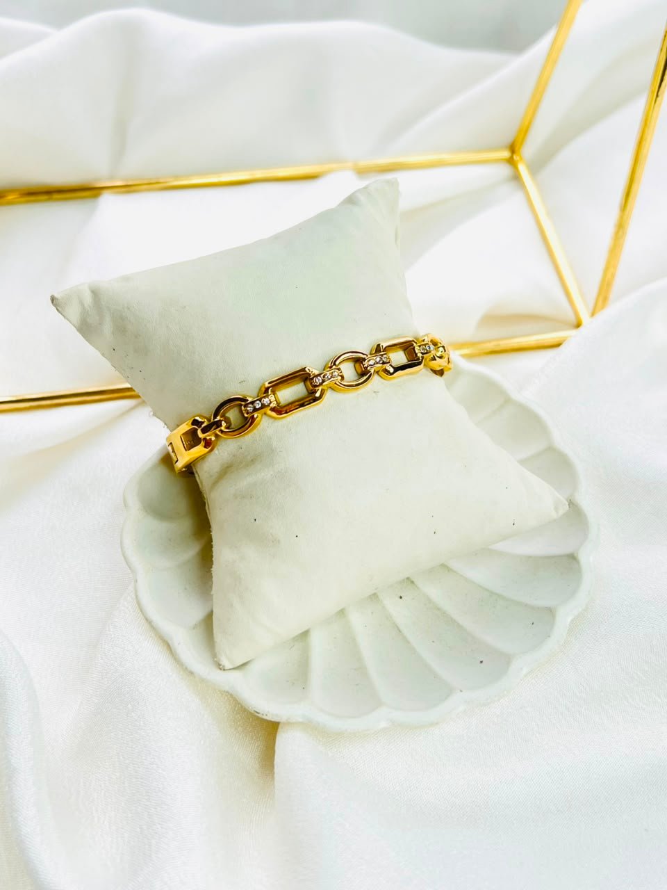 Veyra Cuff