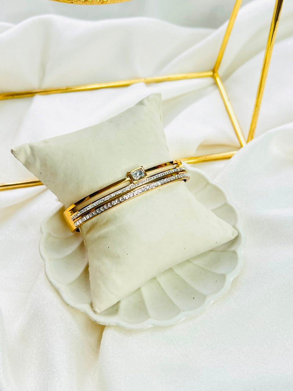 Aurelia Cuff